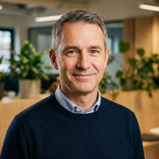 Portrait de James Mitchell, présenté comme Directeur Général au sein de Partélance